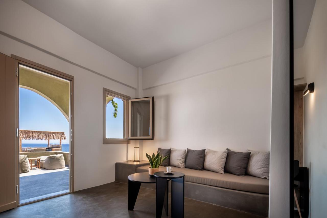 Colombos Beachfront Foinikia  Bagian luar foto
