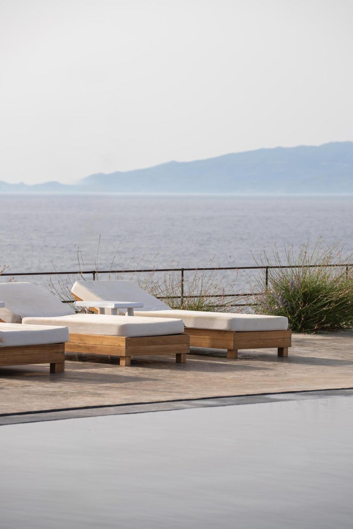 Colombos Beachfront Foinikia  Bagian luar foto