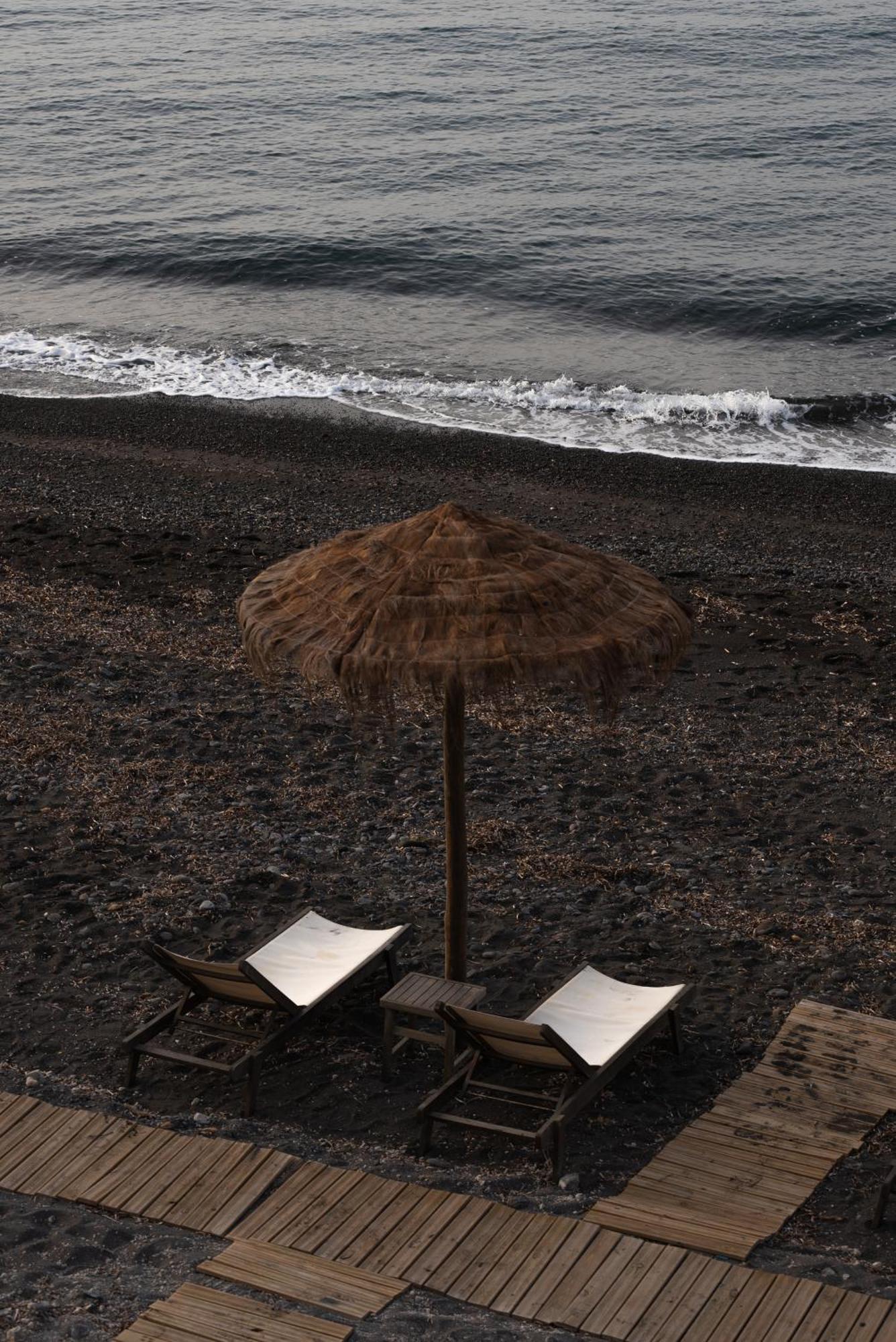 Colombos Beachfront Foinikia  Bagian luar foto