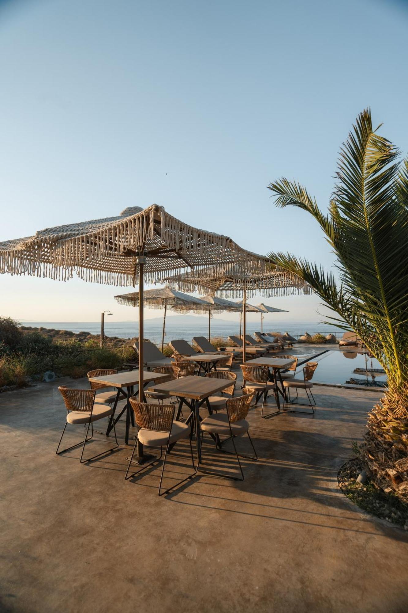 Colombos Beachfront Foinikia  Bagian luar foto