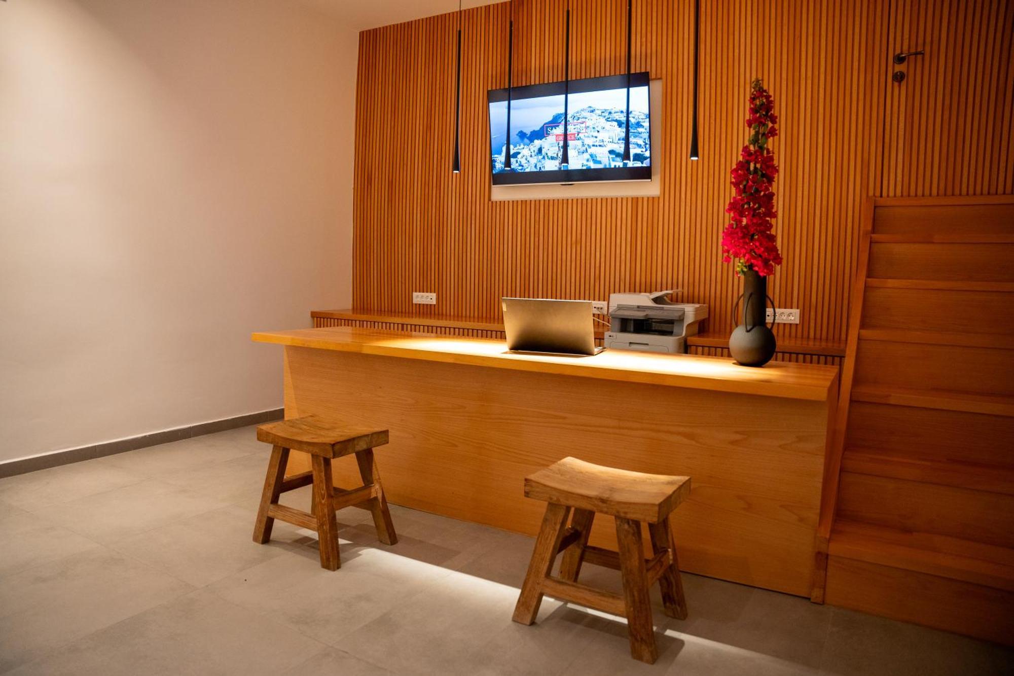 Colombos Beachfront Foinikia  Bagian luar foto