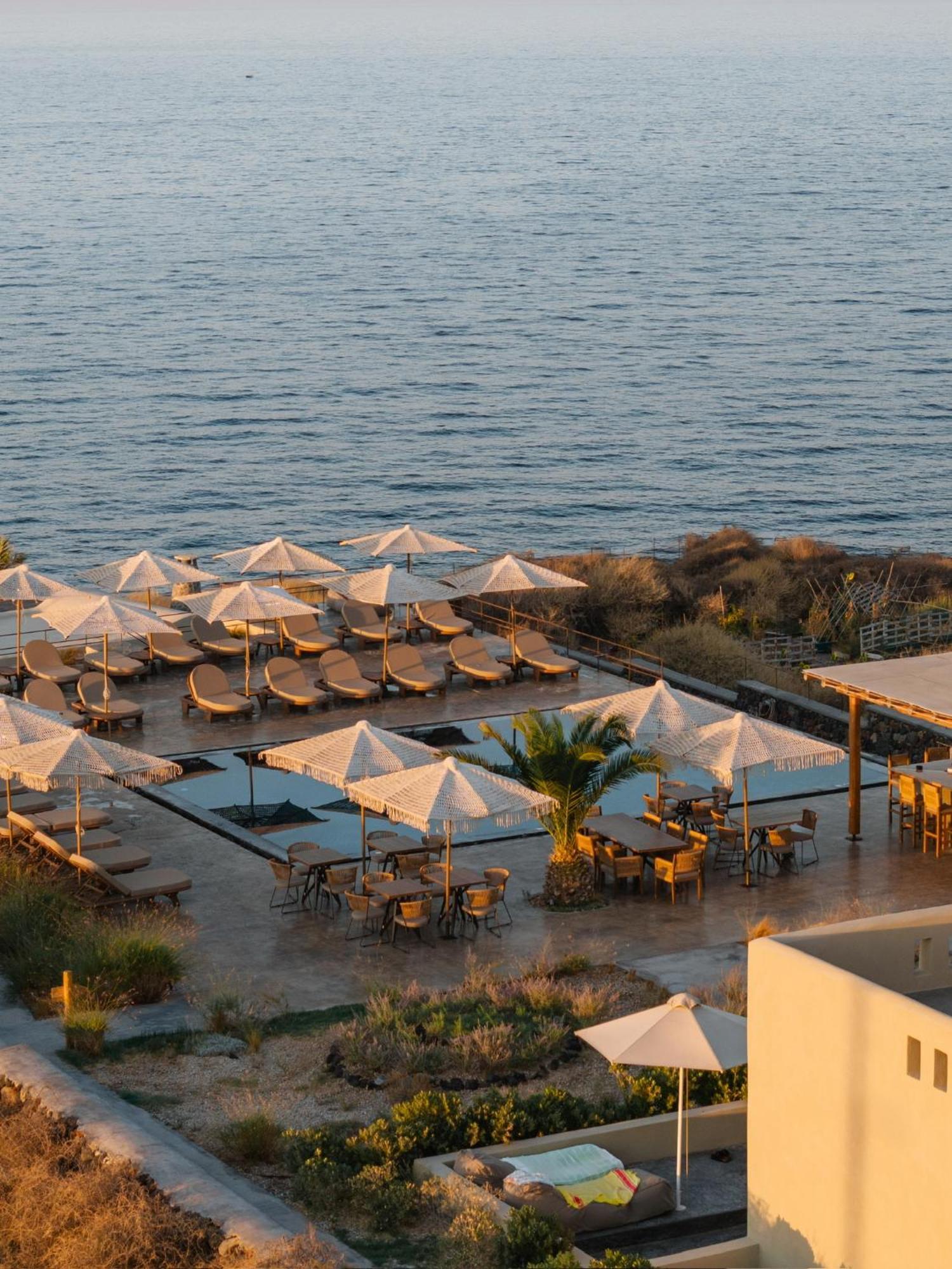 Colombos Beachfront Foinikia  Bagian luar foto